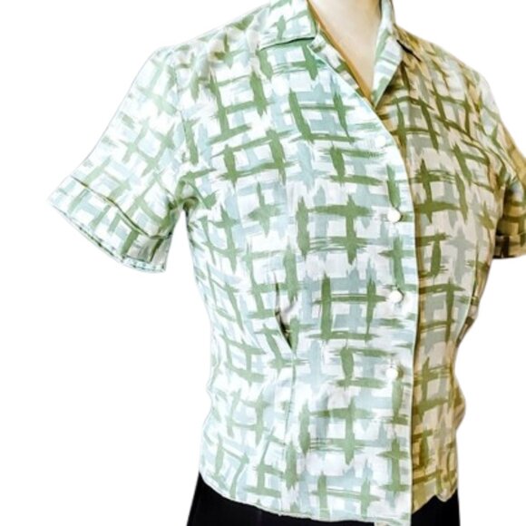 Green Print 1960s Vintage Fitted Short Sleeve Nylon Blouse Button Front - Picture 4 of 11
